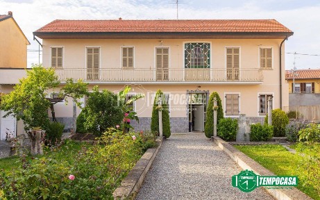 Villa unifamiliare via Monte Nero, Sacconago, Busto Arsizio