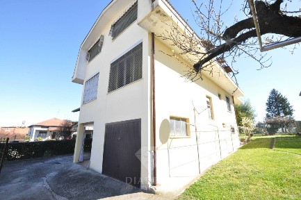 Villa bifamiliare via Montebello 13, Besnate