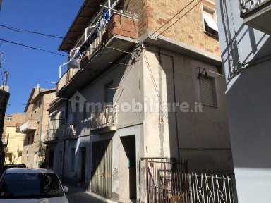 Terratetto unifamiliare 140 m², da ristrutturare, Centro, Cupello