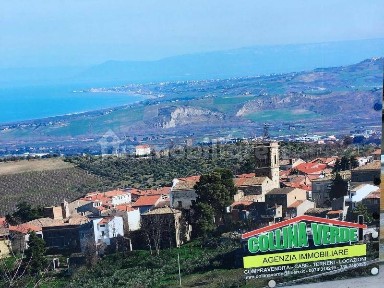Terratetto unifamiliare 160 m², da ristrutturare, Centro, Furci