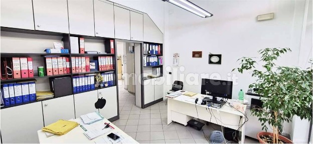 Locale commerciale in Vendita