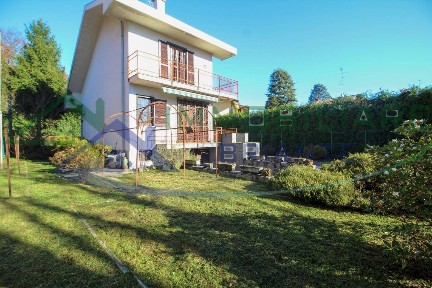 Villa unifamiliare via Adua, Casorate Sempione