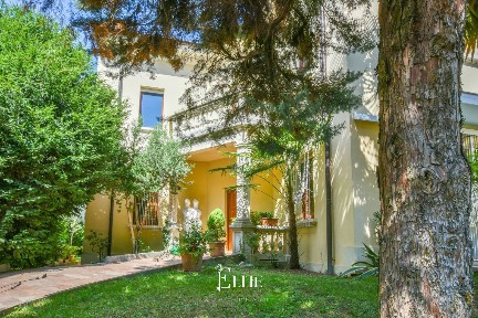 Villa unifamiliare via Postcastello, Centro, Gallarate