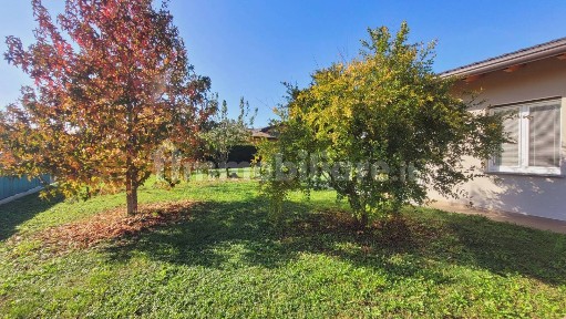 Villa unifamiliare via Bassone, Rovate, Carnago