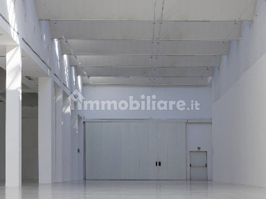 Locale commerciale in Vendita