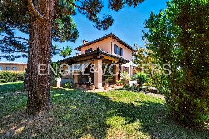 Villa unifamiliare corso Cristoforo Colombo, Cascinetta, Gallarate