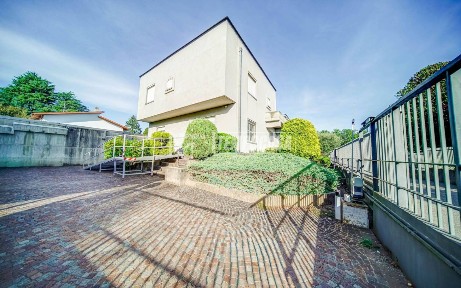 Villa plurifamiliare via Pagani, Solbiate Arno