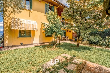 Villa unifamiliare via Maggiore, 9, Cadrezzate con Osmate