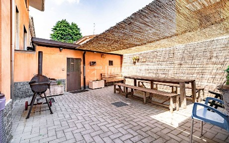 Villa bifamiliare via Arno, Centro, Caronno Pertusella