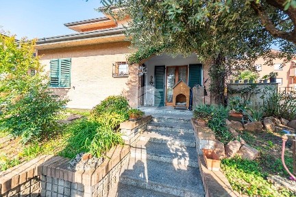 Villa unifamiliare via Don M. Tronconi 9, Uboldo