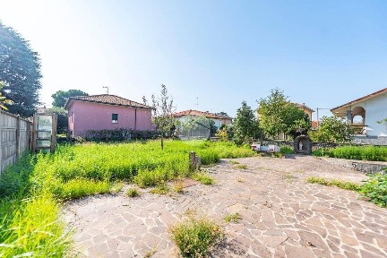 Villa unifamiliare via Pietro Madonini 19, Uboldo