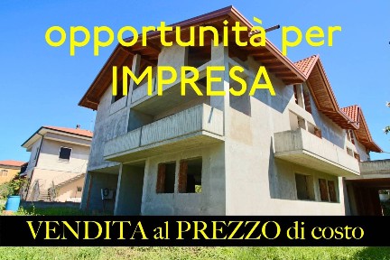 Villa plurifamiliare via Ugo Foscolo, Cassano Magnago