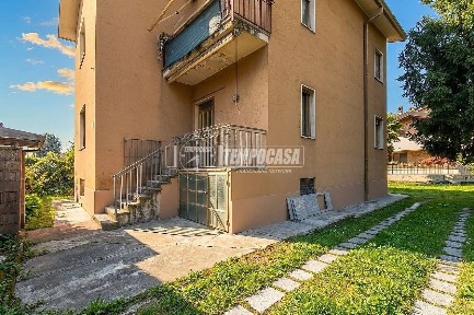 Villa bifamiliare via Giosuè Carducci 16, Saronno