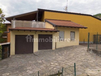 Appartamento in villa via Alessandro Volta 4, Caravate