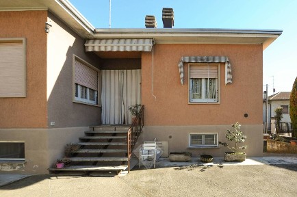 Villa unifamiliare via Genolini 7, Besnate