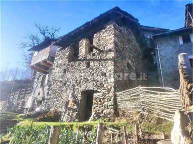 Rustico, da ristrutturare, 100 m², Perloz