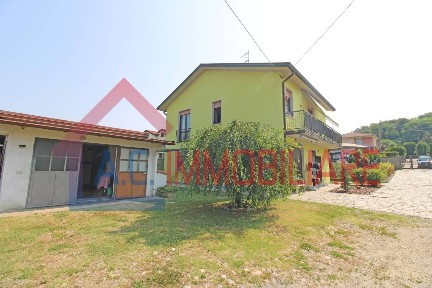 Villa bifamiliare via Felice Cavallotti 6, Centro, Vergiate