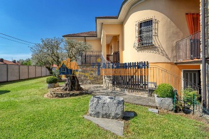 Villa unifamiliare via Pirò, Cairate