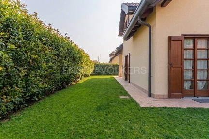 Villa unifamiliare via Giuseppe Mazzini 413/2, Travedona-Monate