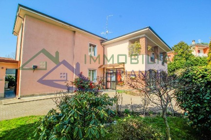 Villa bifamiliare via Giovanni Pascoli, Besnate