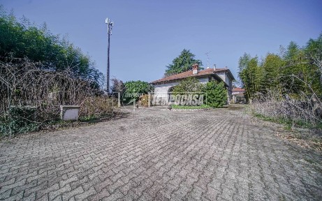 Villa unifamiliare via Giuseppe Mazzini, Crugnola, Mornago