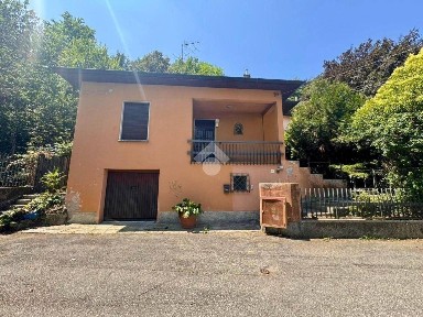 Villa unifamiliare via L. Gasparotto 119, Bosto, Varese