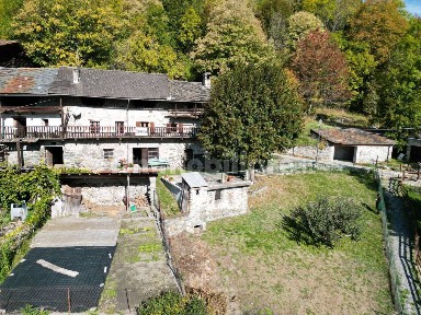 Casale frazione Fiernaz 48, Fiernaz, Antey-Saint-Andrè