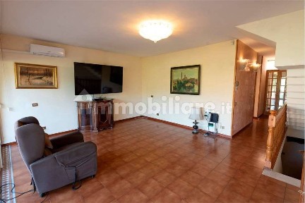 Villa a schiera via Dogana, Casano Dogana Isola, Luni