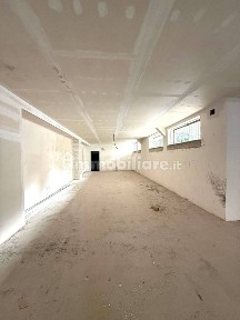 Attività commerciale in Affitto