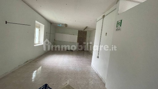 Attività commerciale in Affitto