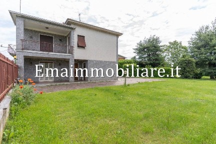 Villa unifamiliare via Edmondo De Amicis 63, Bolladello Peveranza, Cairate