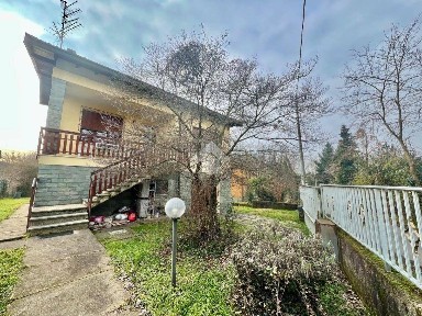Villa unifamiliare via delle Vigne 18, Bizzozzero, Varese
