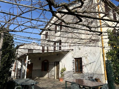 Villa a schiera 5 locali, da ristrutturare, Castelnuovo Magra