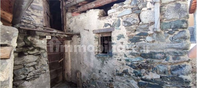 Rustico frazione Isollaz, Challand-Saint-Victor