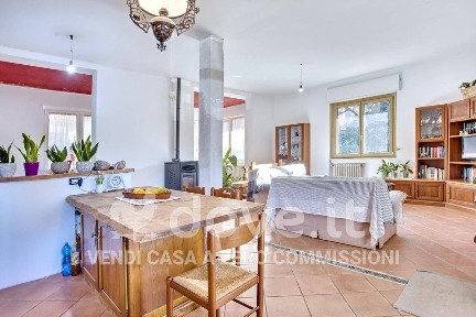 Villa unifamiliare via XXV Aprile 11, Centro, Carnago