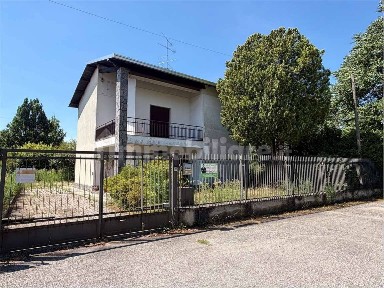 Villa unifamiliare piazza Guglielmo Marconi 35, Vizzola Ticino