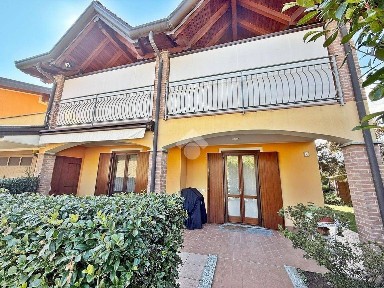 Villa bifamiliare via Ponte della Tela 2, Centro, Taino