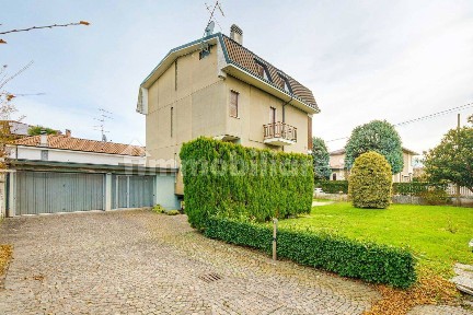 Villa plurifamiliare via Boccaccio, 50, Saronno