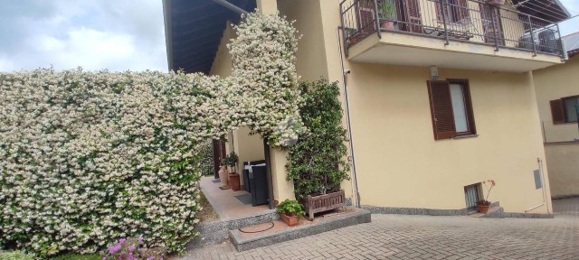 Villa bifamiliare via Monte Grappa 96, Centro, Lonate Pozzolo