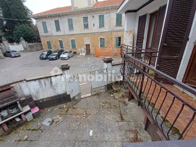 Villa all'asta largo Europa 2, Caronno Varesino