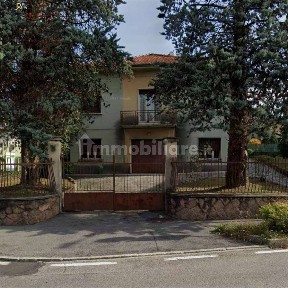 Villa all'asta via R. Colli 25, Azzate