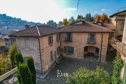 Villa unifamiliare via Roma, Centro, Azzate
