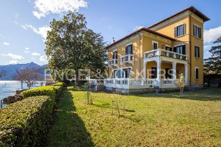 Villa unifamiliare via Giuseppe Garibaldi 68, Maccagno, Maccagno con Pino e Veddasca