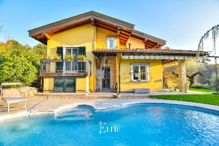 Villa unifamiliare via Monte Grappa 28, Centro, Besozzo