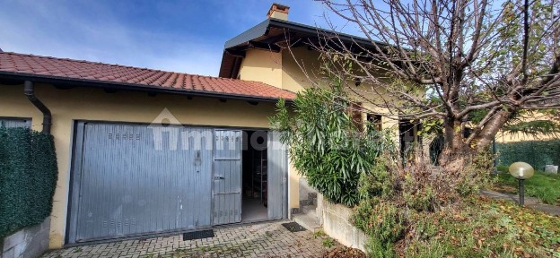 Villa unifamiliare via Monte Grappa, Centro, Lonate Pozzolo