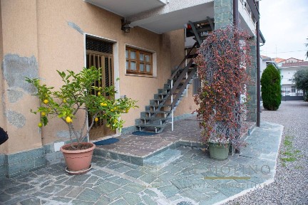 Villa bifamiliare via Monte Santo 6, Origgio