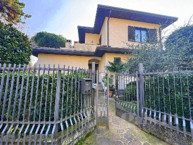 Villa unifamiliare via Cardinal massaia, 20, Arnate, Gallarate