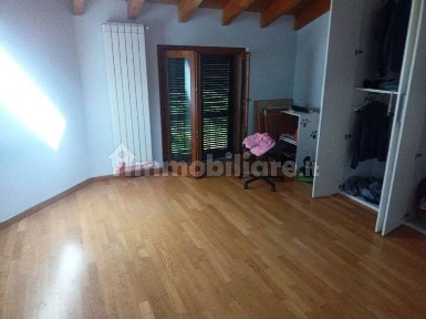 Villa all'asta via De Amicis 2, Varano Borghi