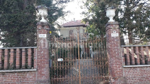 Villa unifamiliare via Alessandro Volta, Centro, Cairate