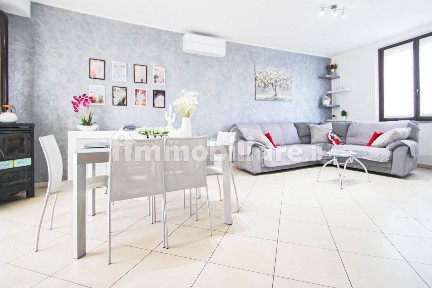 Villa bifamiliare via Vecchia Milanese 26, Venegono Inferiore